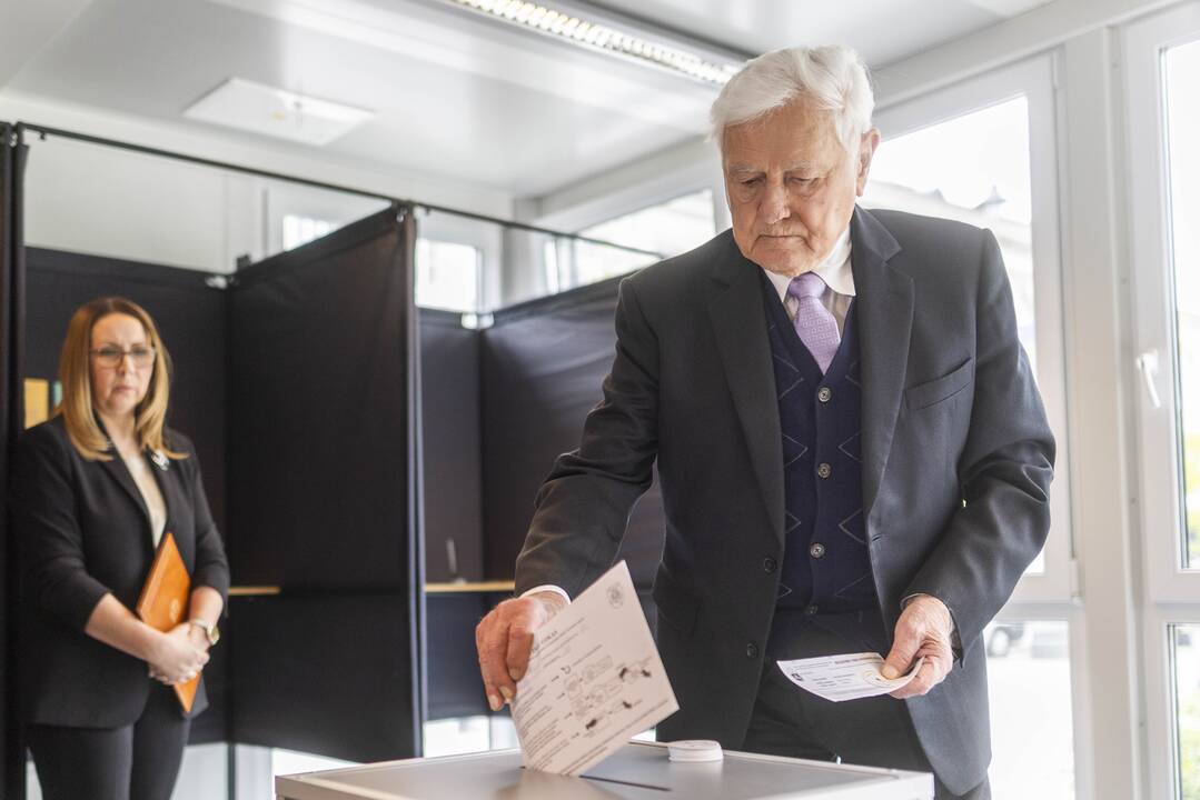 Baigiasi išankstinis balsavimas prezidento rinkimuose ir referendume