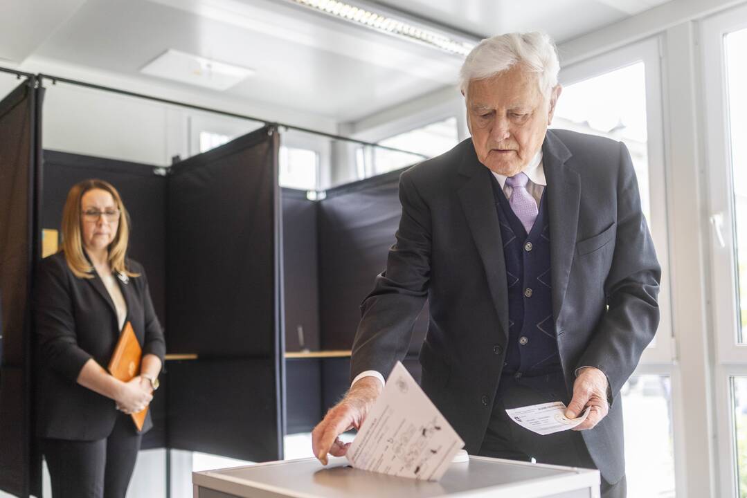 Baigiasi išankstinis balsavimas prezidento rinkimuose ir referendume