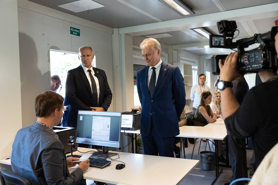 G. Nausėda iš anksto balsavo EP rinkimuose