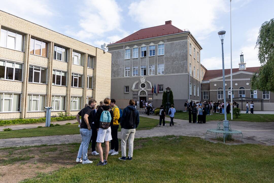 Vilniaus Antakalnio gimnazijoje laikomas lietuvių kalbos ir literatūros brandos egzaminas