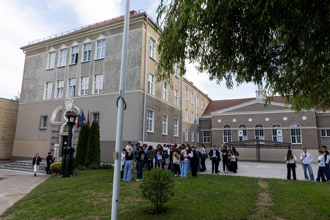 Vilniaus Antakalnio gimnazijoje laikomas lietuvių kalbos ir literatūros brandos egzaminas