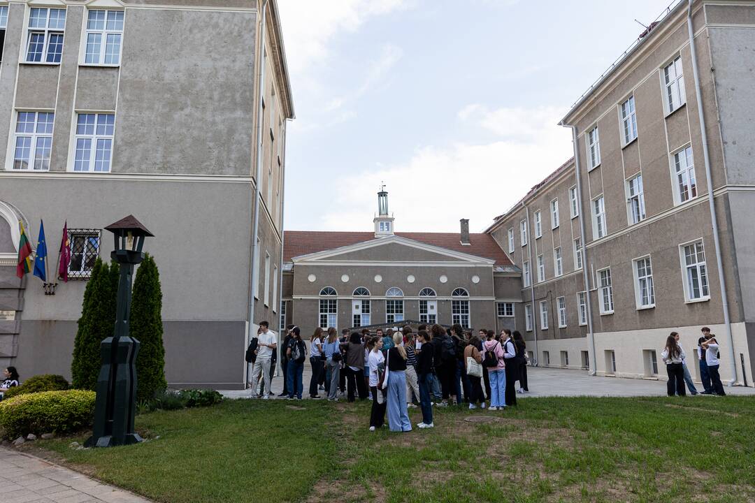 Vilniaus Antakalnio gimnazijoje laikomas lietuvių kalbos ir literatūros brandos egzaminas