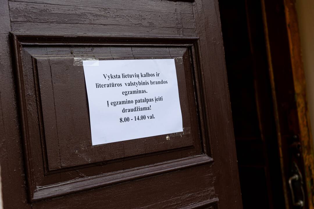 Vilniaus Antakalnio gimnazijoje laikomas lietuvių kalbos ir literatūros brandos egzaminas