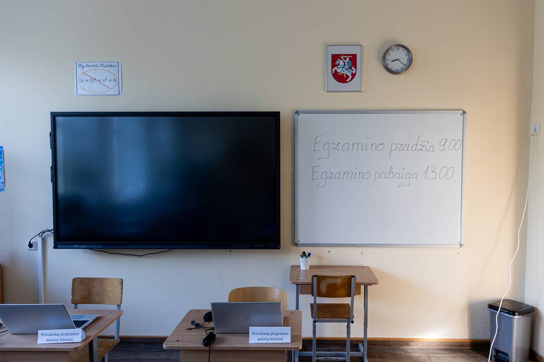 Vilniaus Antakalnio gimnazijoje laikomas lietuvių kalbos ir literatūros brandos egzaminas