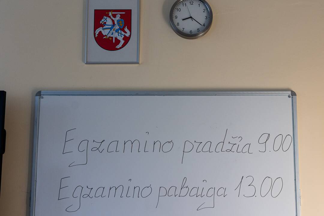 Vilniaus Antakalnio gimnazijoje laikomas lietuvių kalbos ir literatūros brandos egzaminas