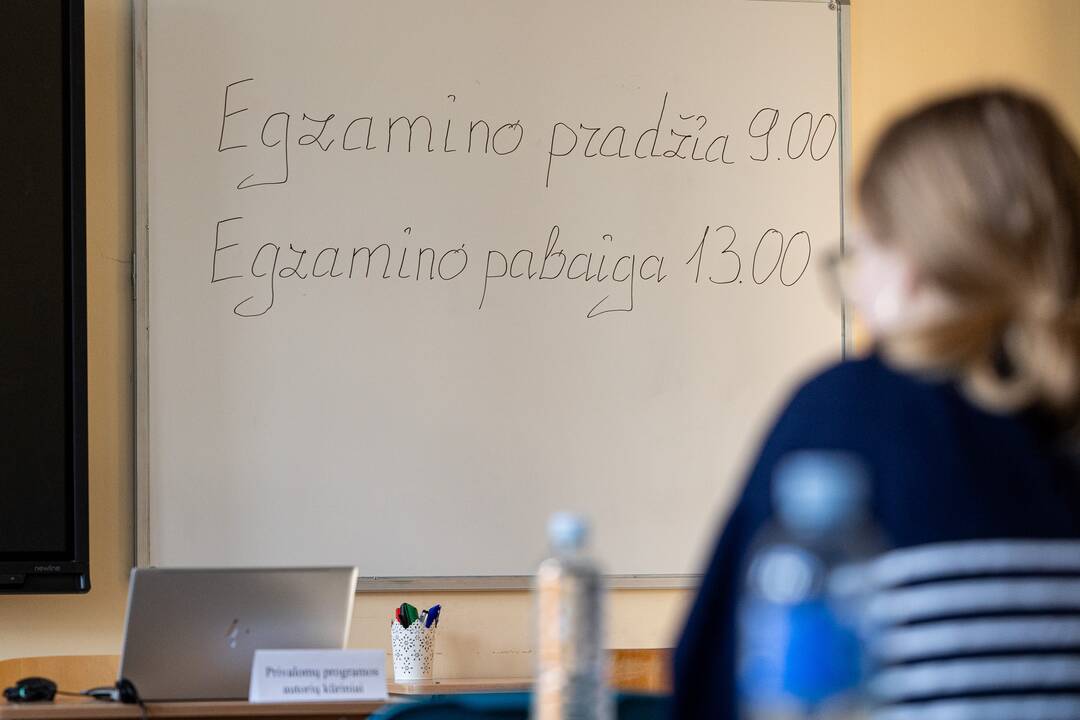 Vilniaus Antakalnio gimnazijoje laikomas lietuvių kalbos ir literatūros brandos egzaminas