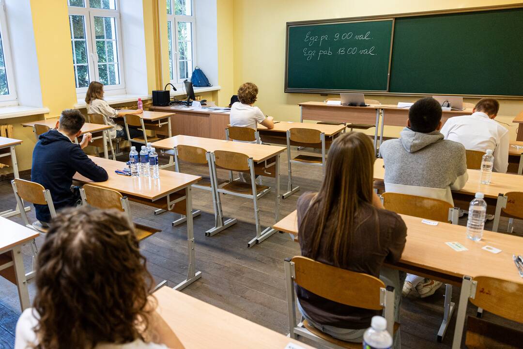 Vilniaus Antakalnio gimnazijoje laikomas lietuvių kalbos ir literatūros brandos egzaminas