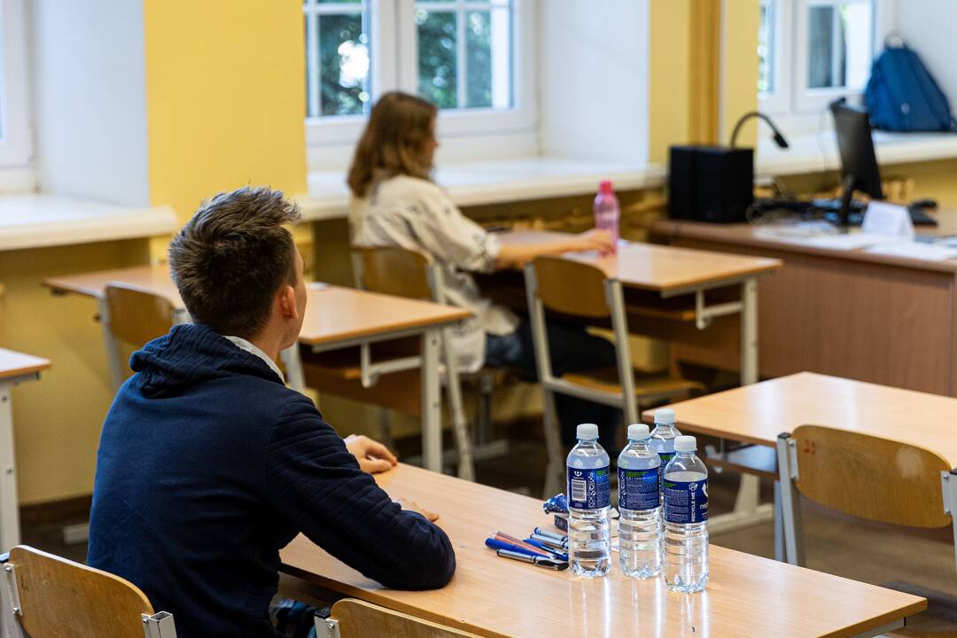 Vilniaus Antakalnio gimnazijoje laikomas lietuvių kalbos ir literatūros brandos egzaminas