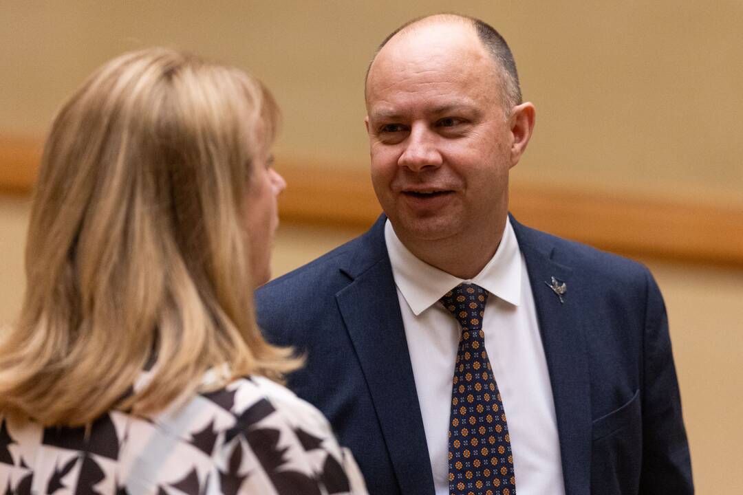 Naujai išrinktiems europarlamentarams įteikti pažymėjimai