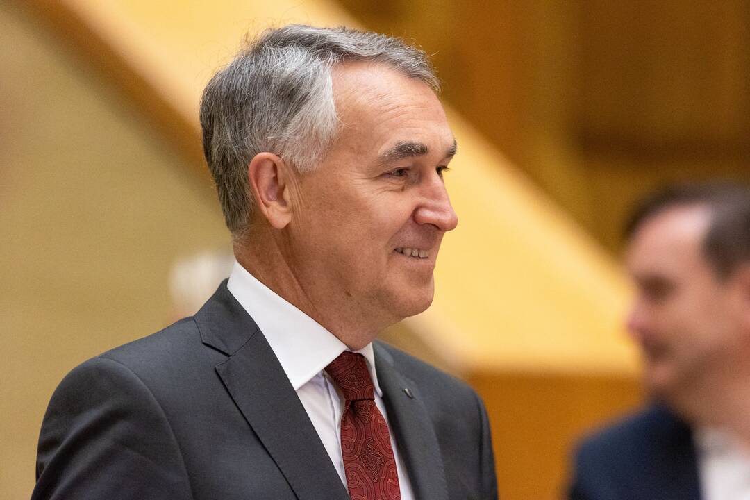 Naujai išrinktiems europarlamentarams įteikti pažymėjimai