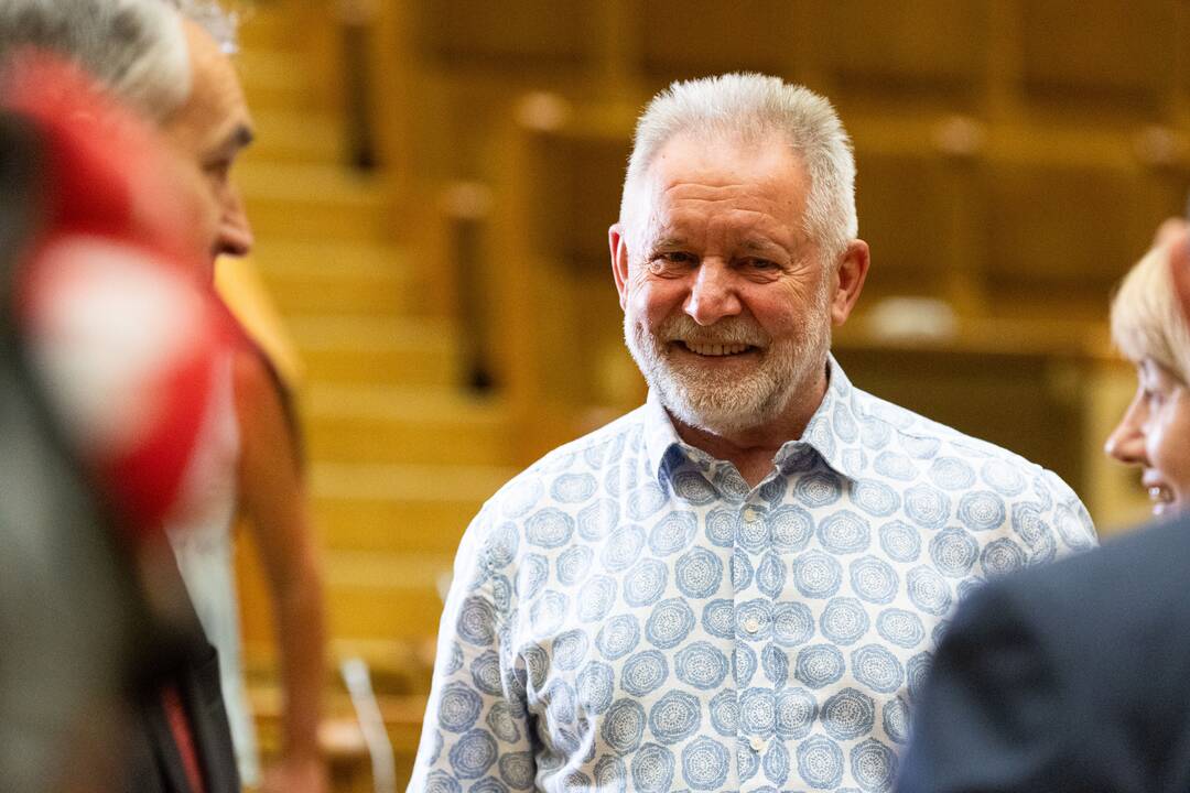 Naujai išrinktiems europarlamentarams įteikti pažymėjimai