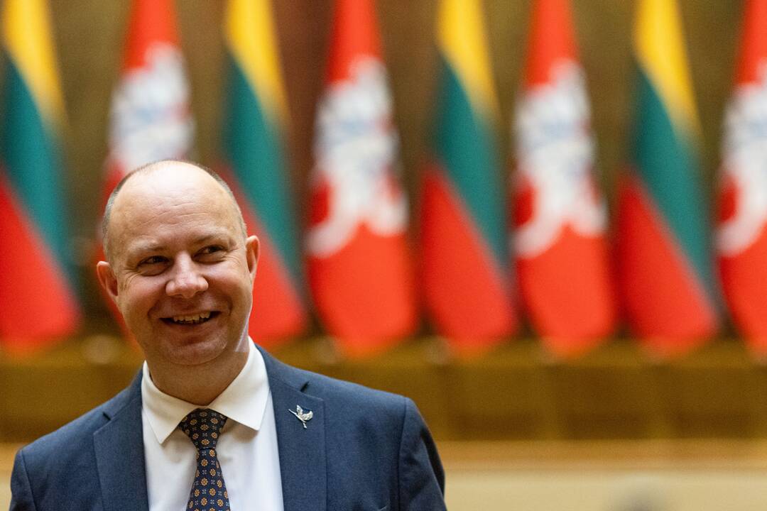 Naujai išrinktiems europarlamentarams įteikti pažymėjimai