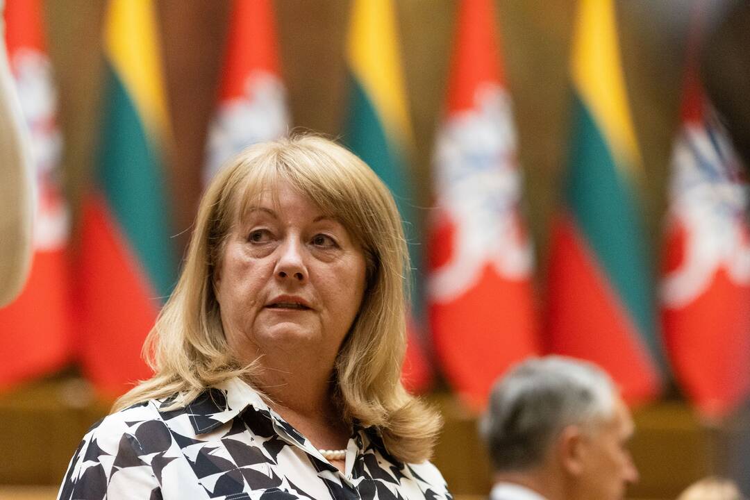 Naujai išrinktiems europarlamentarams įteikti pažymėjimai