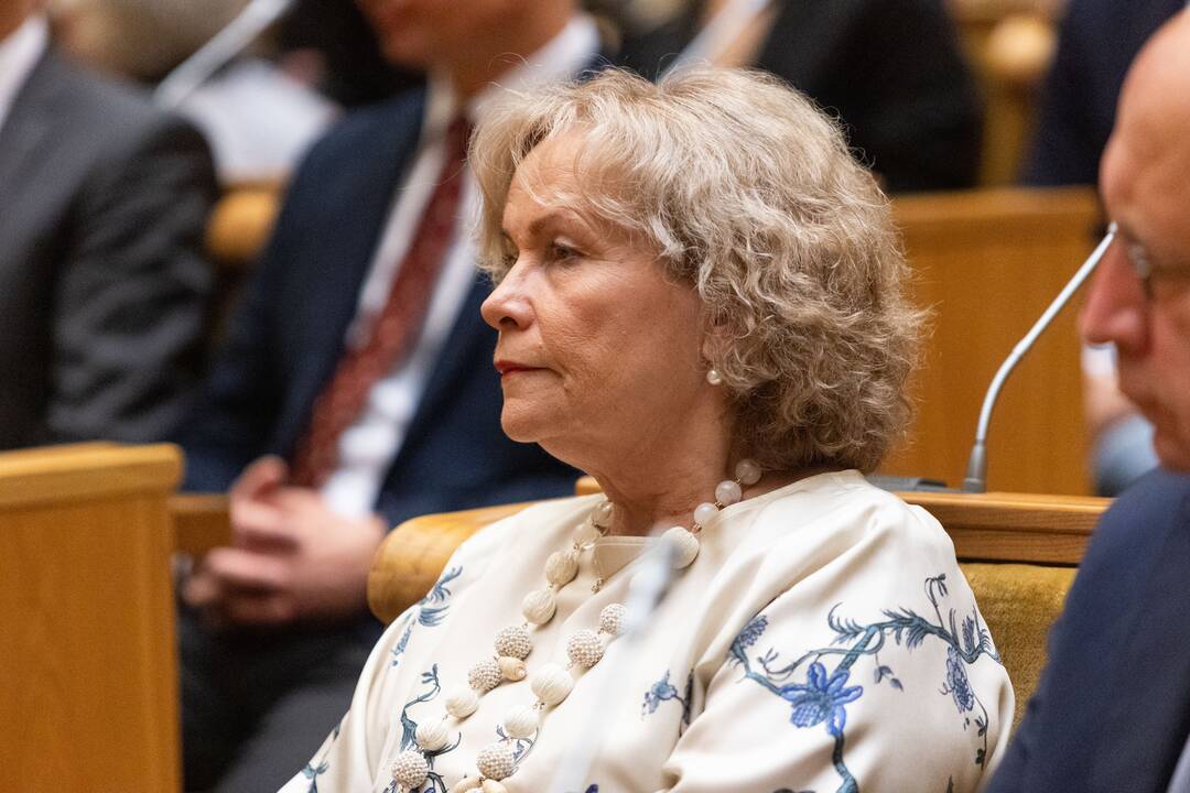 Naujai išrinktiems europarlamentarams įteikti pažymėjimai