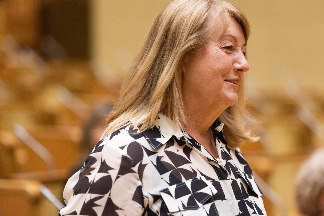 Naujai išrinktiems europarlamentarams įteikti pažymėjimai