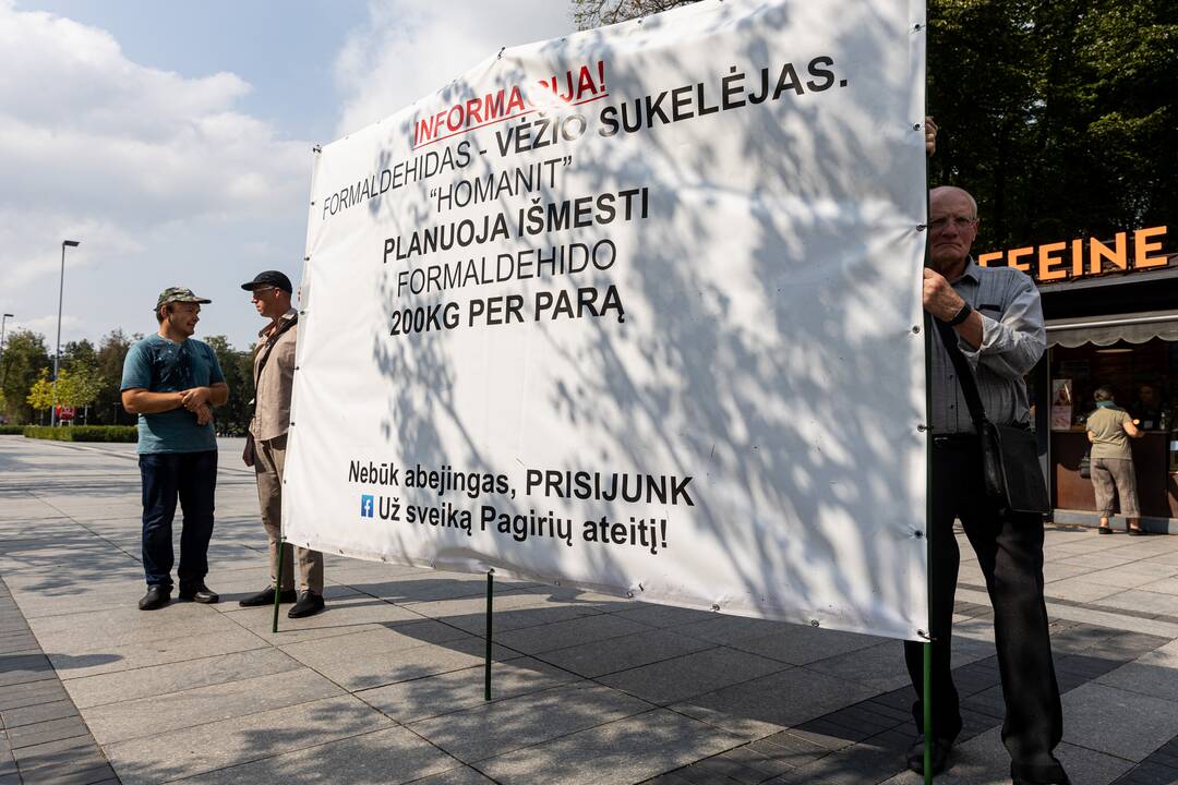 Piketas prieš „Homanit“ gamyklą šalia Vilniaus