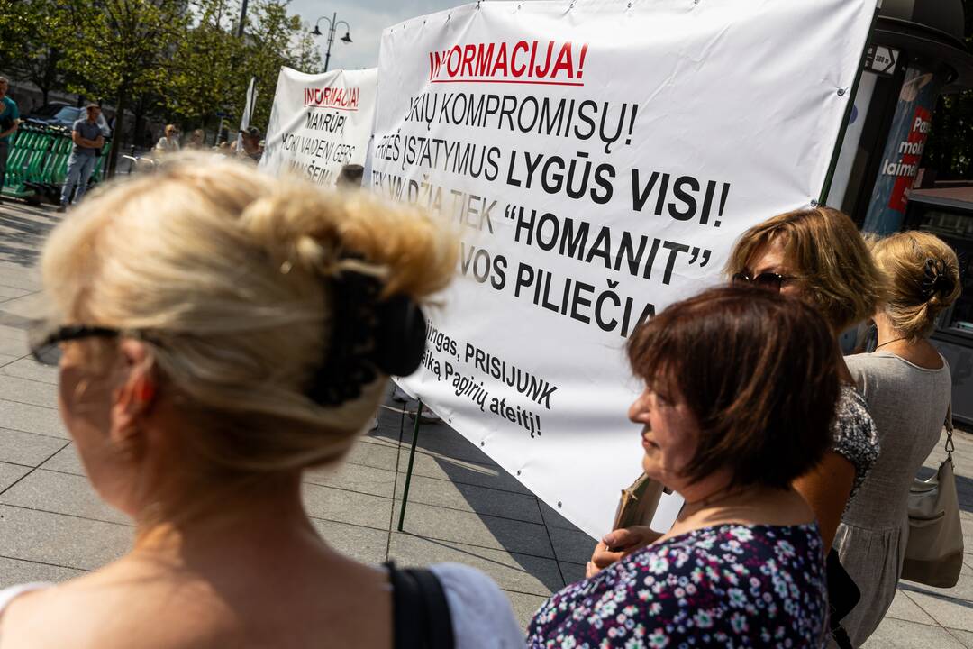 Piketas prieš „Homanit“ gamyklą šalia Vilniaus