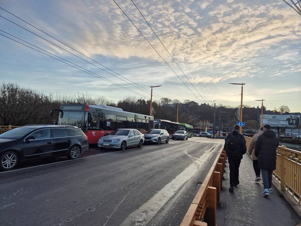 Kaune – automobilių avarijos ir spūstys