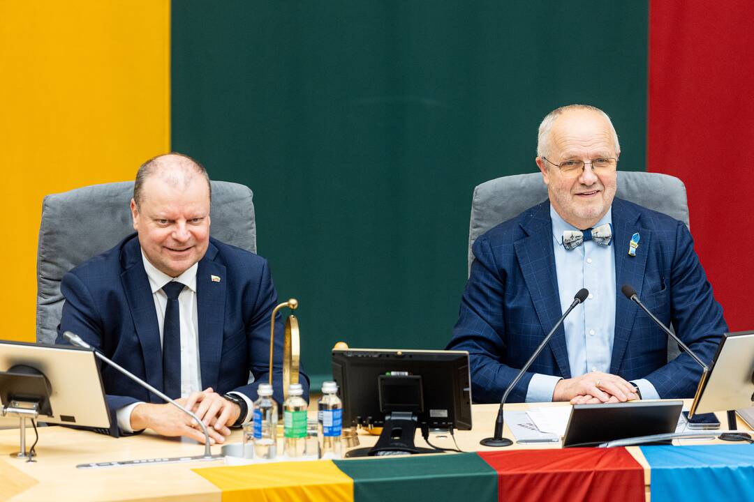 Prisiekė Palucko Ministrų kabineto nariai