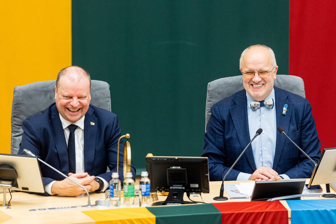 Prisiekė Palucko Ministrų kabineto nariai