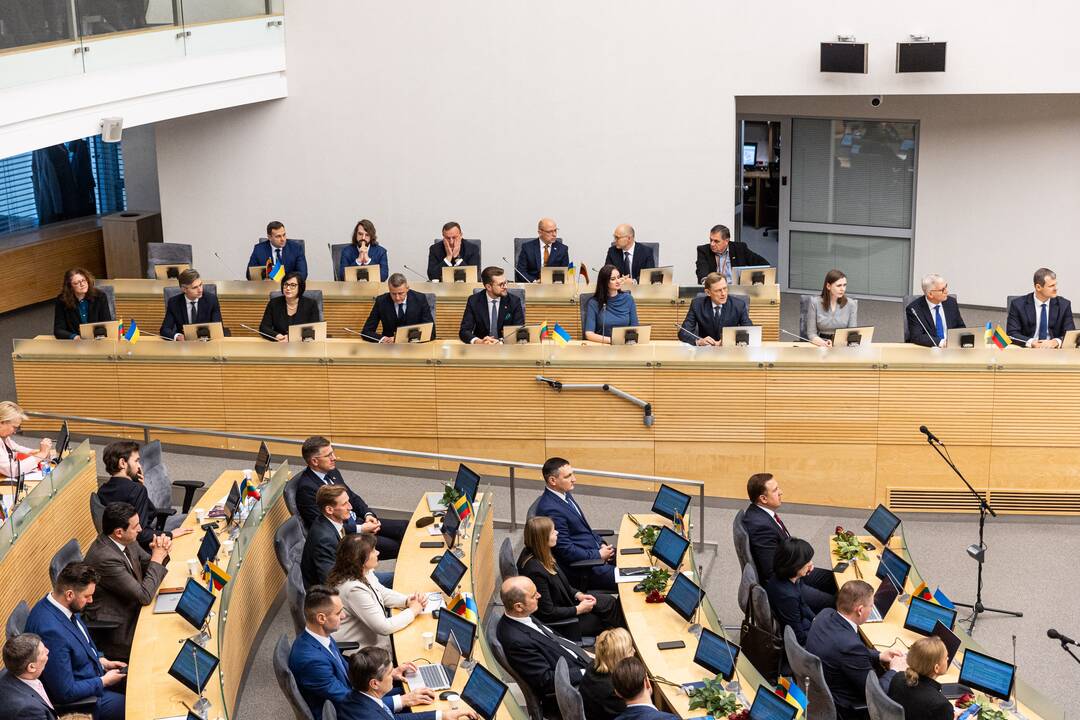 Prisiekė Palucko Ministrų kabineto nariai