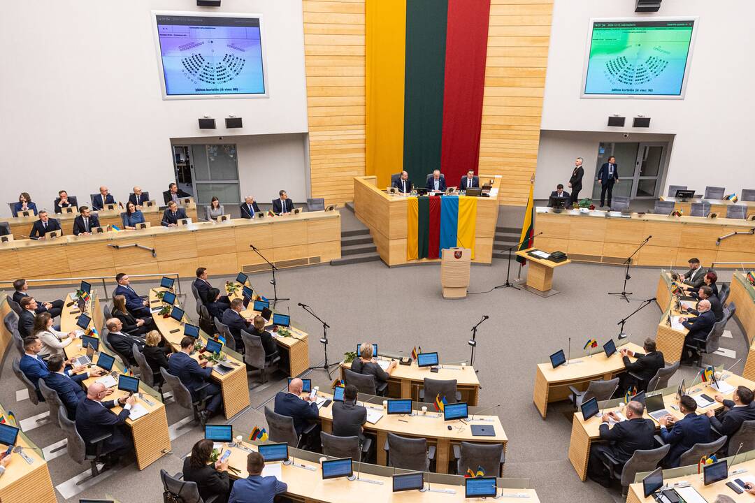 Prisiekė Palucko Ministrų kabineto nariai