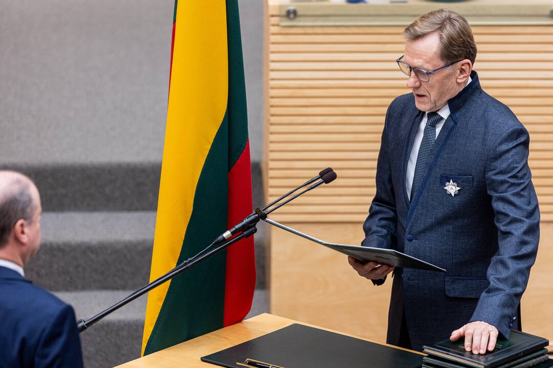 Prisiekė Palucko Ministrų kabineto nariai