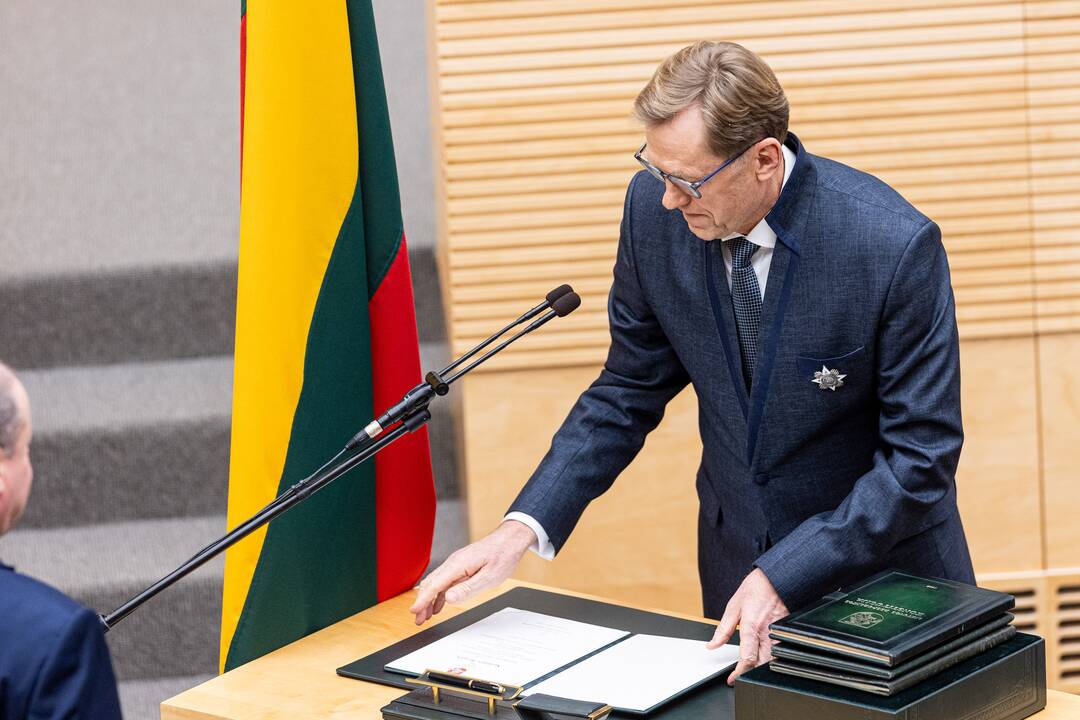 Prisiekė Palucko Ministrų kabineto nariai