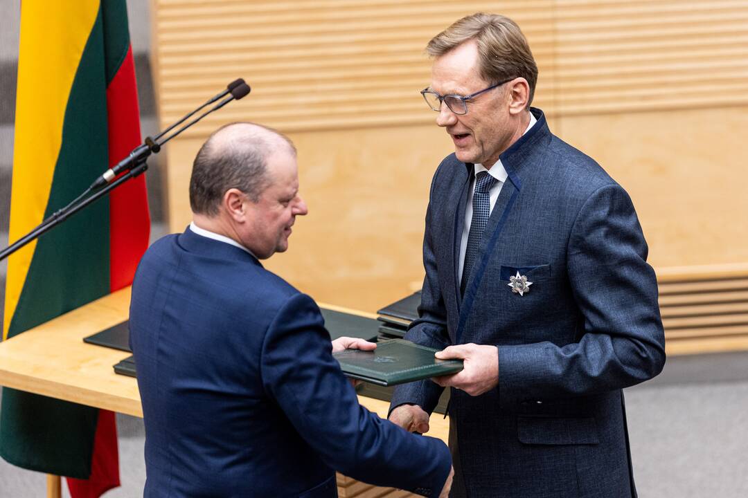 Prisiekė Palucko Ministrų kabineto nariai