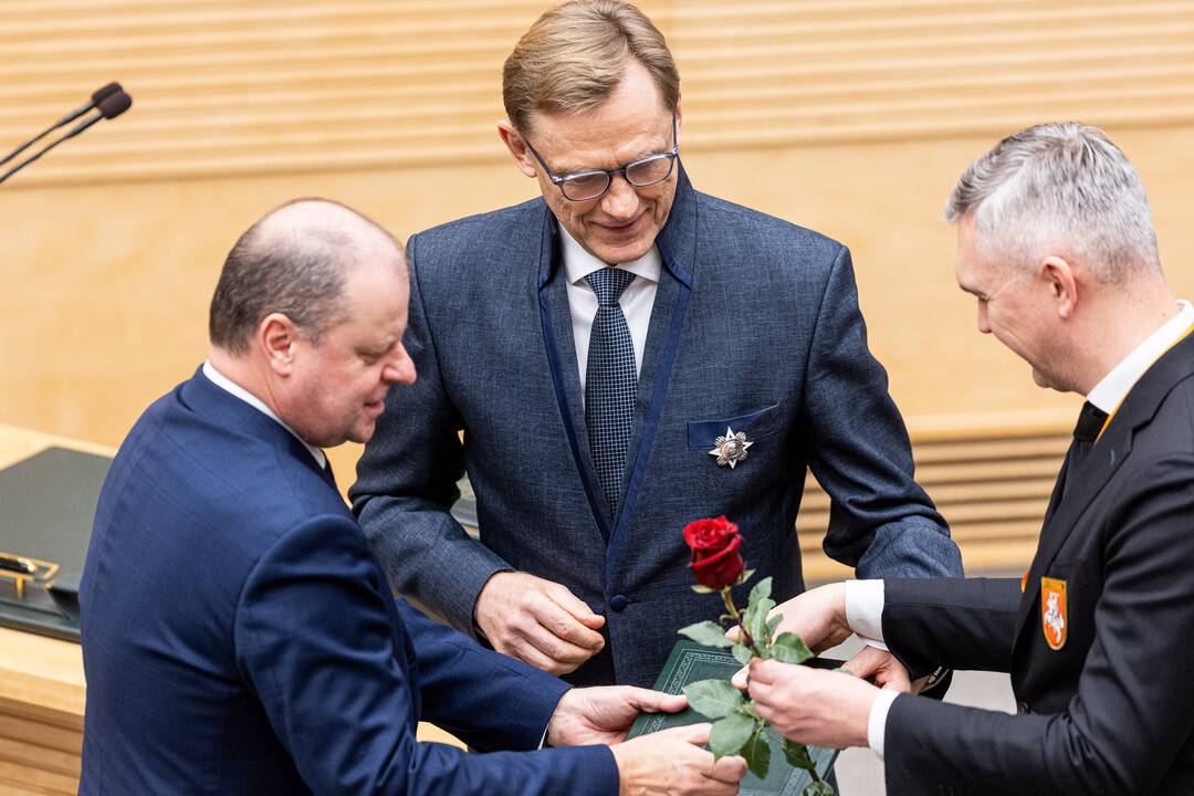Prisiekė Palucko Ministrų kabineto nariai