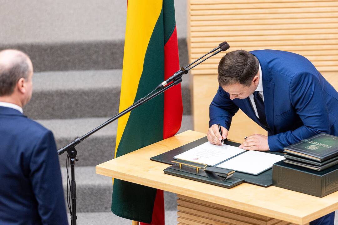 Prisiekė Palucko Ministrų kabineto nariai