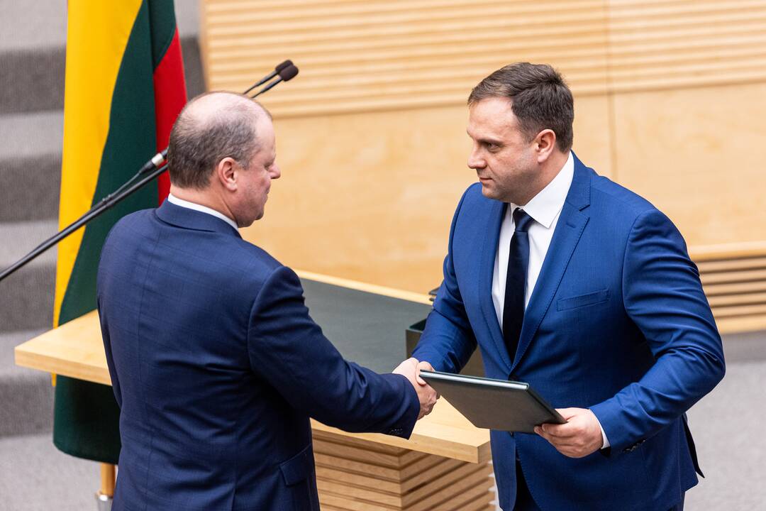 Prisiekė Palucko Ministrų kabineto nariai