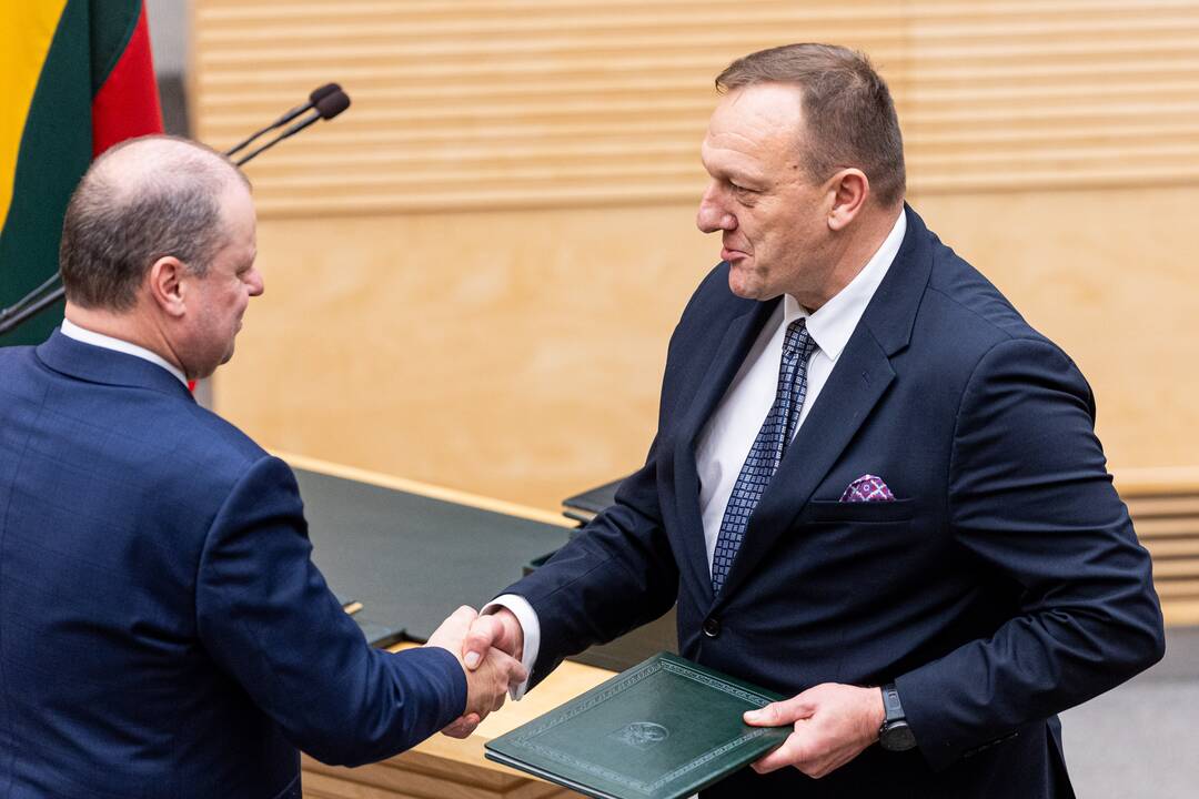 Prisiekė Palucko Ministrų kabineto nariai