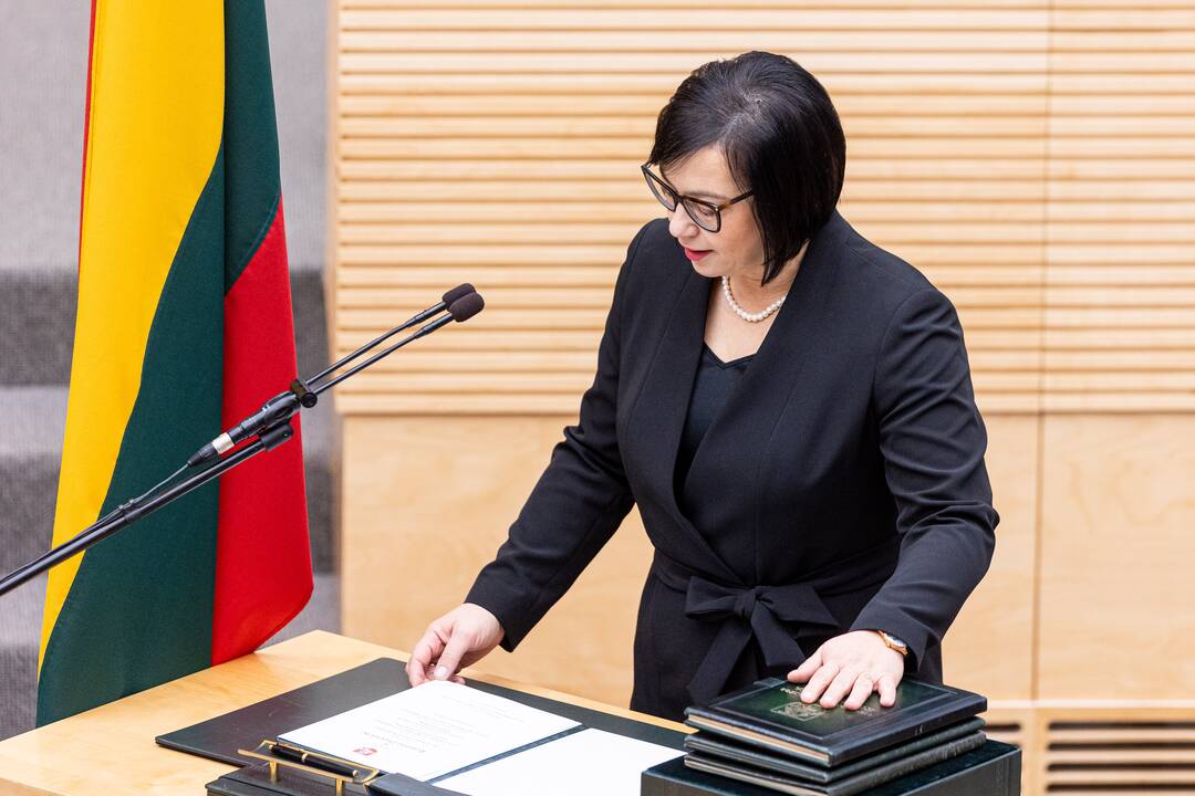 Prisiekė Palucko Ministrų kabineto nariai