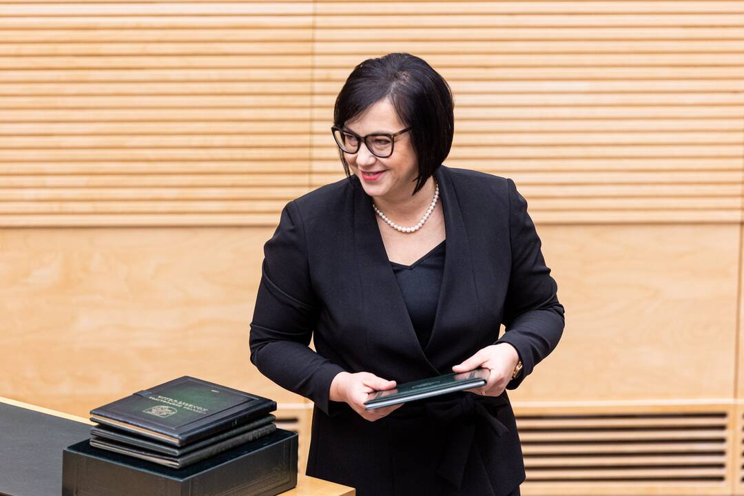 Prisiekė Palucko Ministrų kabineto nariai