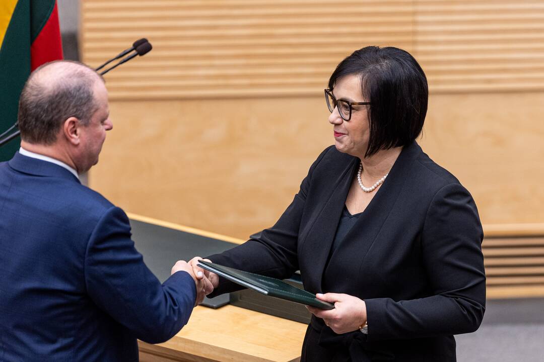 Prisiekė Palucko Ministrų kabineto nariai