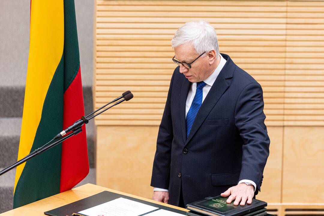 Prisiekė Palucko Ministrų kabineto nariai