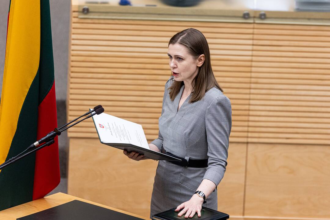 Prisiekė Palucko Ministrų kabineto nariai