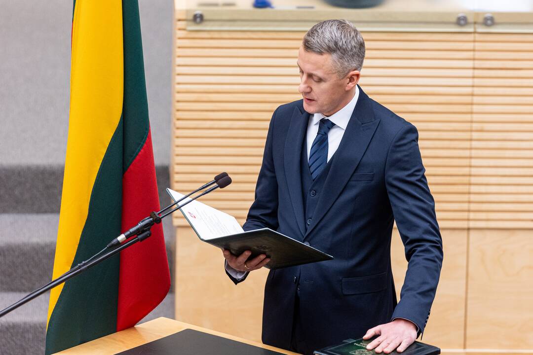 Prisiekė Palucko Ministrų kabineto nariai