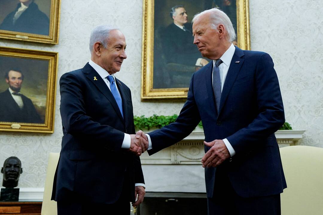 JAV pareigūnas: Bidenas su Netanyahu aptarė derybas dėl paliaubų Gazos Ruože