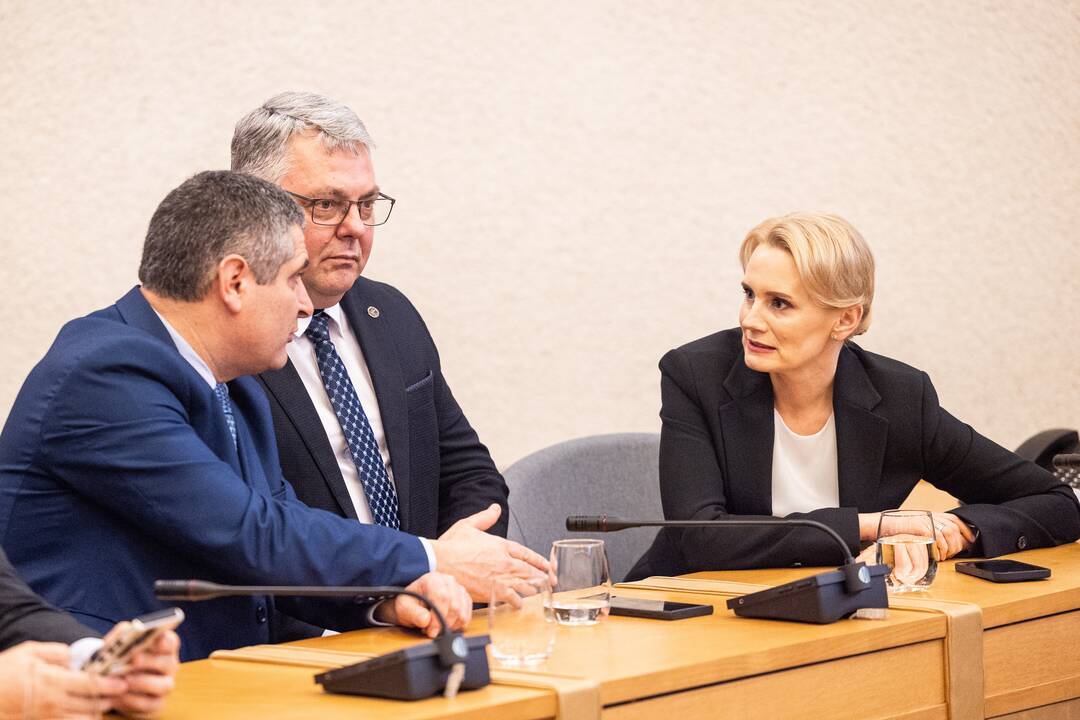 Premjeras susitiko su Lietuvos savivaldybių asociacijos vadovybe ir merais