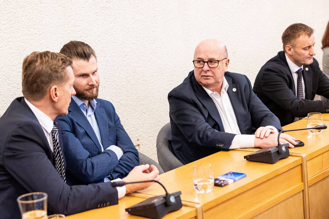 Premjeras susitiko su Lietuvos savivaldybių asociacijos vadovybe ir merais