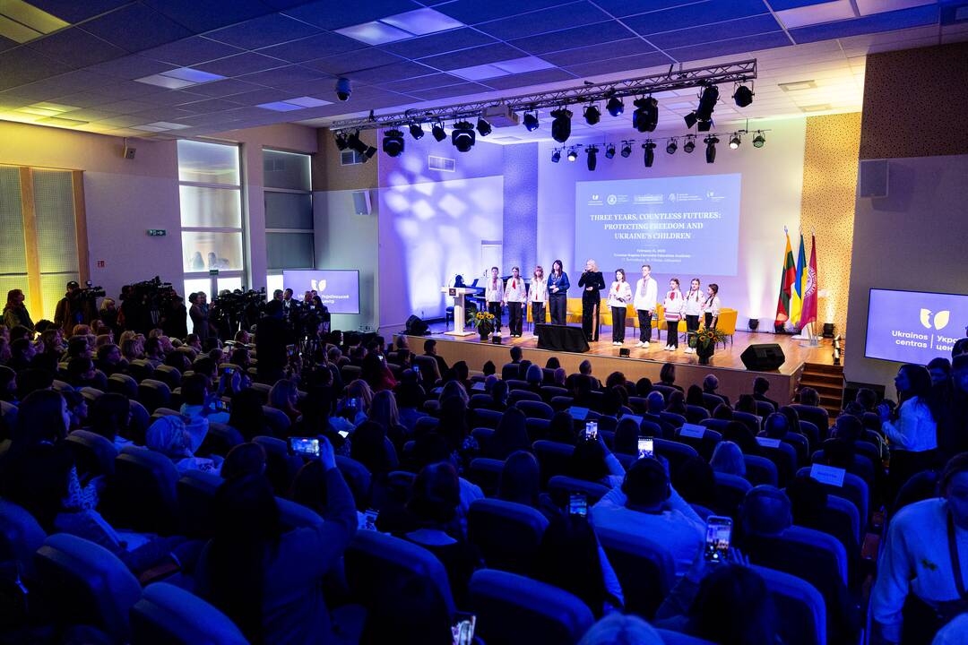 Konferencija „Treji metai, nesuskaičiuojama begalė ateičių: saugant laisvę ir Ukrainos vaikus“