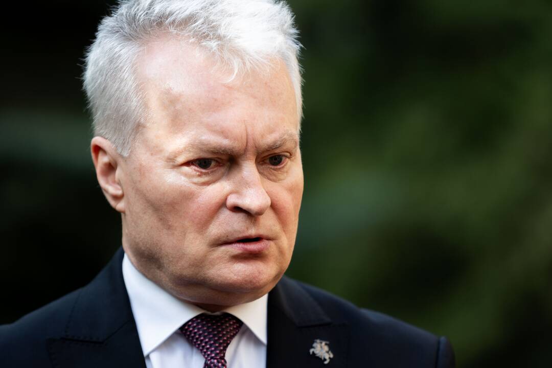 Pasirašymas užuojautų knygoje popiežiaus Pranciškaus atminimui pagerbti