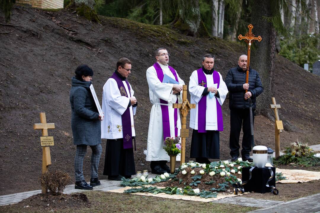 A. Paltinas atgulė amžinojo poilsio 