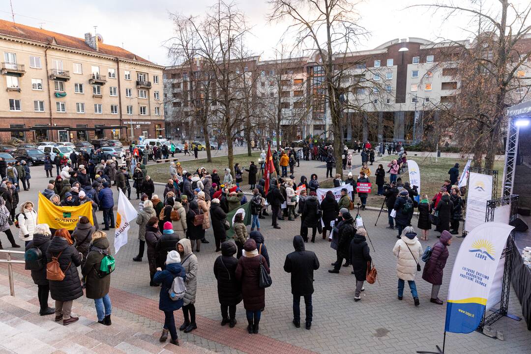 Mokytojai atnaujino streiką: prie Seimo – mitingas