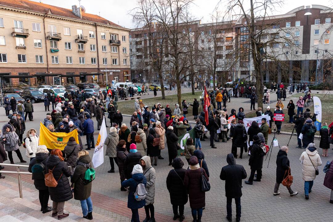 Mokytojai atnaujino streiką: prie Seimo – mitingas