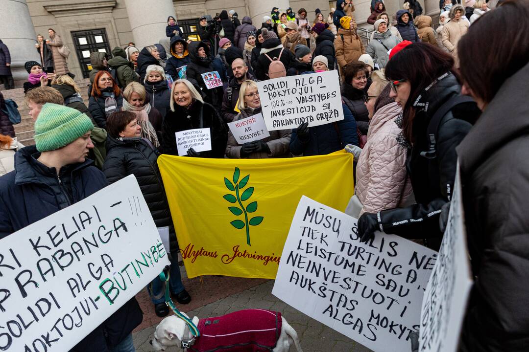 Mokytojai atnaujino streiką: prie Seimo – mitingas