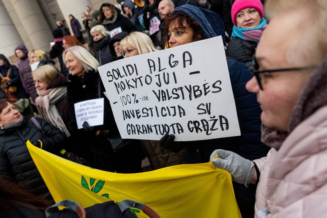 Mokytojai atnaujino streiką: prie Seimo – mitingas
