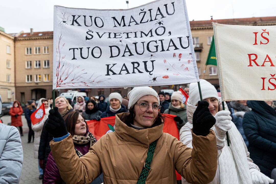 Mokytojai atnaujino streiką: prie Seimo – mitingas